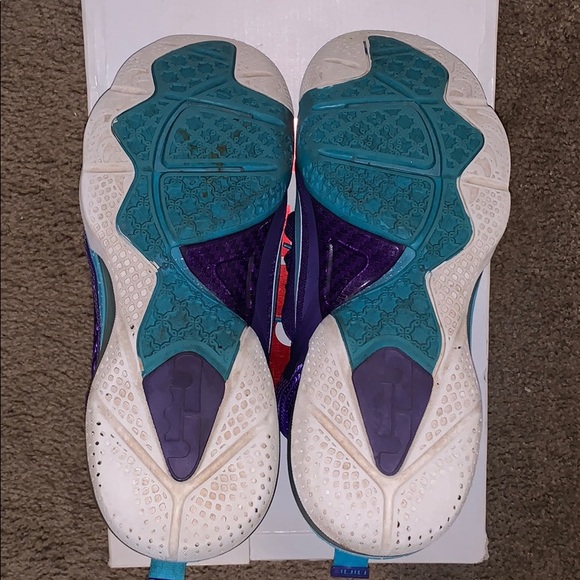 Nike, LeBron 9 Hornets - Picture 6 of 8